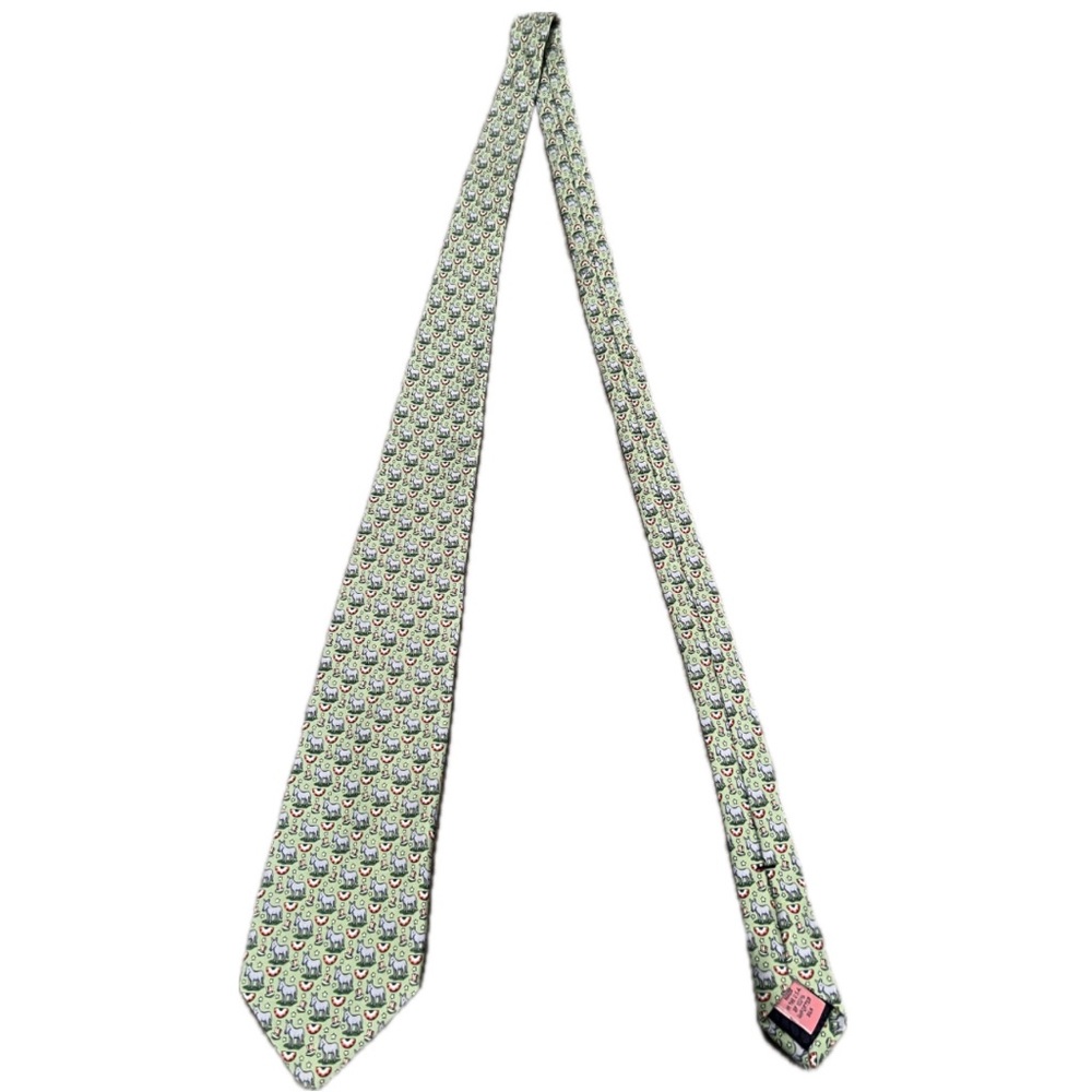 Vineyard Vines Martha’s Vineyard green tie. Good used condition.